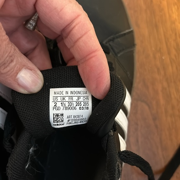 Adidas Black Synthetic Leather Youth Sneaker Size 2 - Picture 5 of 7